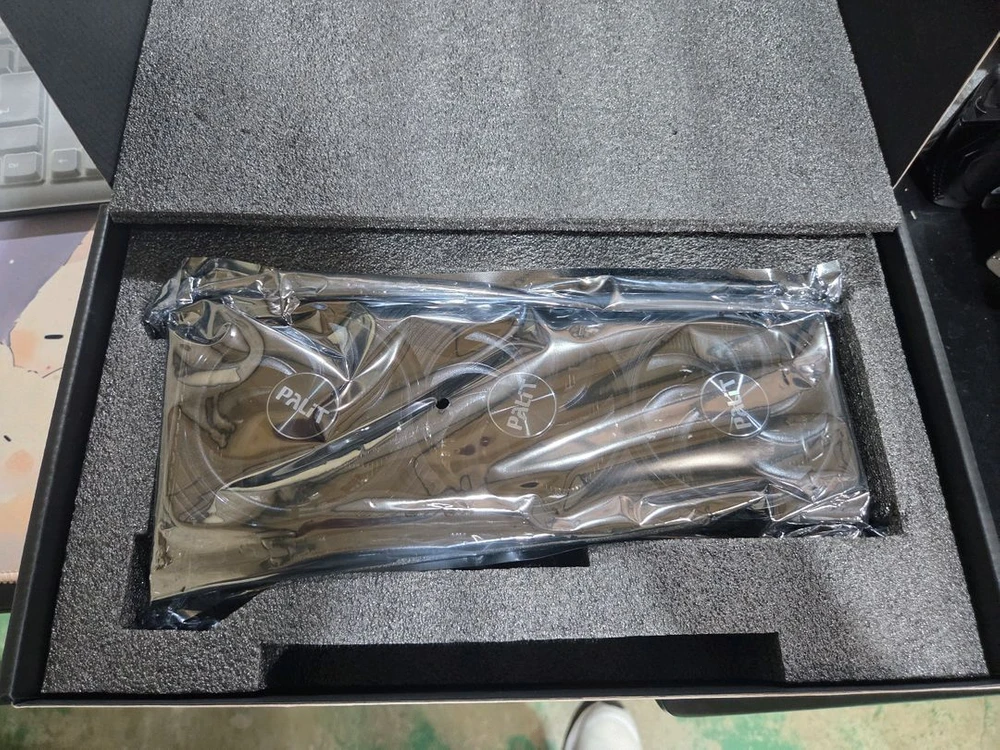 (새상품급)RTX 5060 Ti 그래픽카드. 이엠텍 이미지