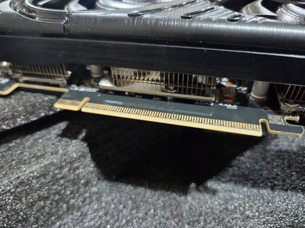 (새상품급)RTX 5060 Ti 그래픽카드. 이엠텍 이미지