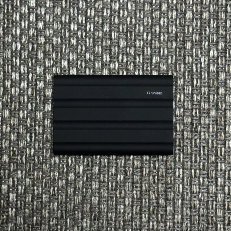 삼성 T7 Shield 외장 SSD 4TB 블랙 이미지