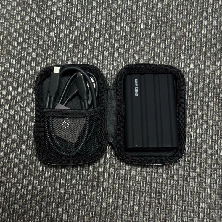 삼성 T7 Shield 외장 SSD 4TB 블랙 이미지