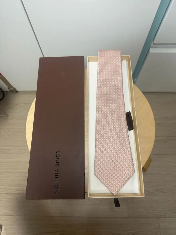 루이비통 넥타이 정품 에르메스 구찌 샤넬 디올 프라다 폴로 보테가 톰포드 톰브라운 이미지