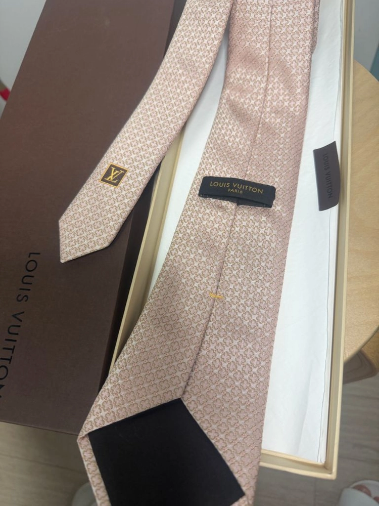 루이비통 넥타이 정품 에르메스 구찌 샤넬 디올 프라다 폴로 보테가 톰포드 톰브라운 이미지