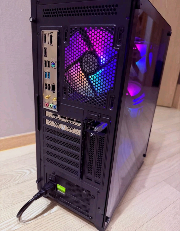 i7-13700F RTX 4070 고사양 게이밍PC 본체 이미지