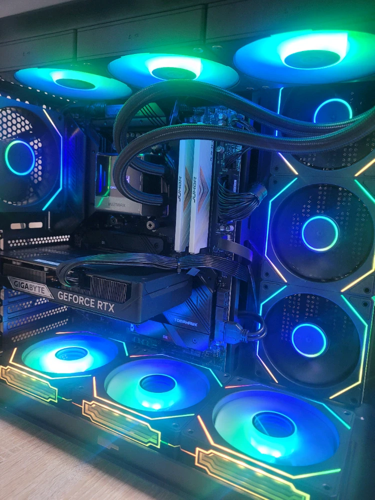 7800X3D 7950X3D 32G 1T RTX 5060 TI 신품동일 본체 이미지