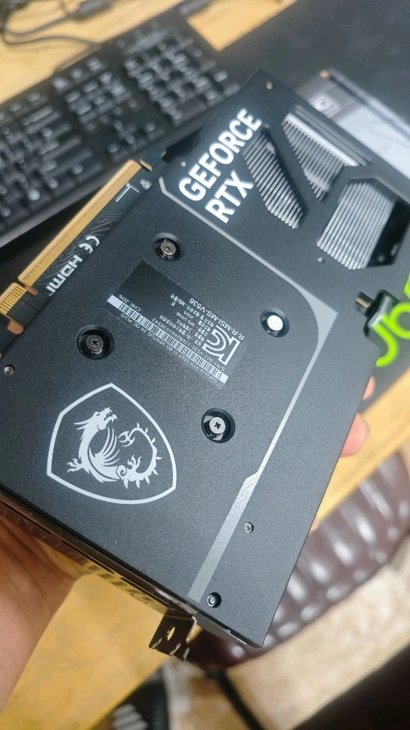 RTX 5060 Ti 그래픽카드 이미지
