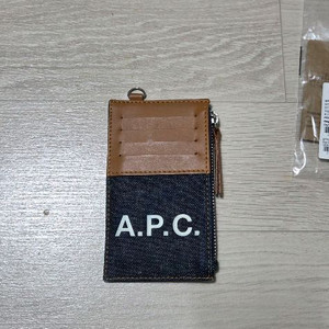 A.P.C.(아페쎄) 악셀 넥스트랩 카드지갑 남여공용 이미지