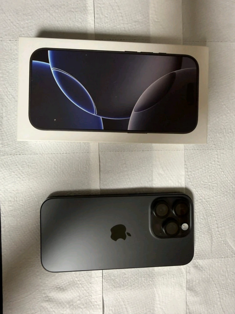 아이폰 16 프로 블랙티타늄 256GB 팝니다 - 안심되는 중고거래