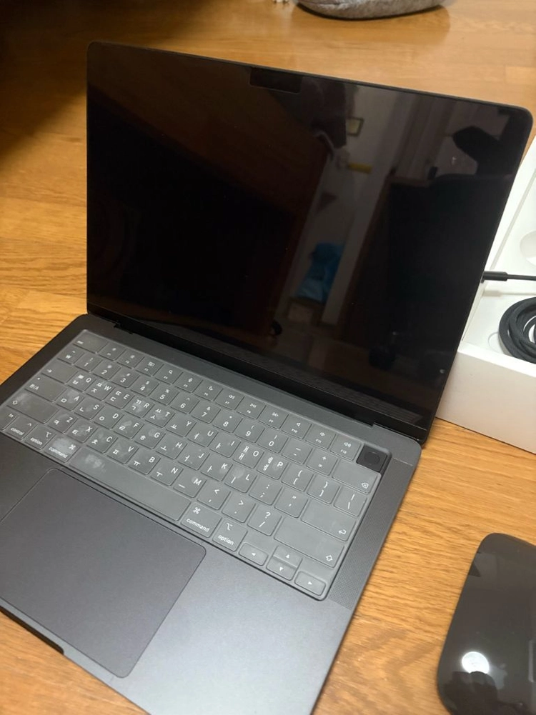 맥북프로14 m3 18gb 512gb + 매직마우스 팝니다 이미지