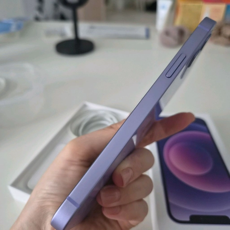 아이폰 12 퍼플 색상 64GB 이미지