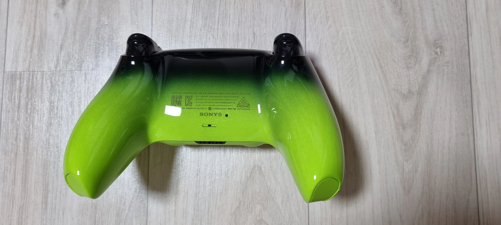 PS5 듀얼센스 리믹스 그린 싸게 팝니다~ 이미지