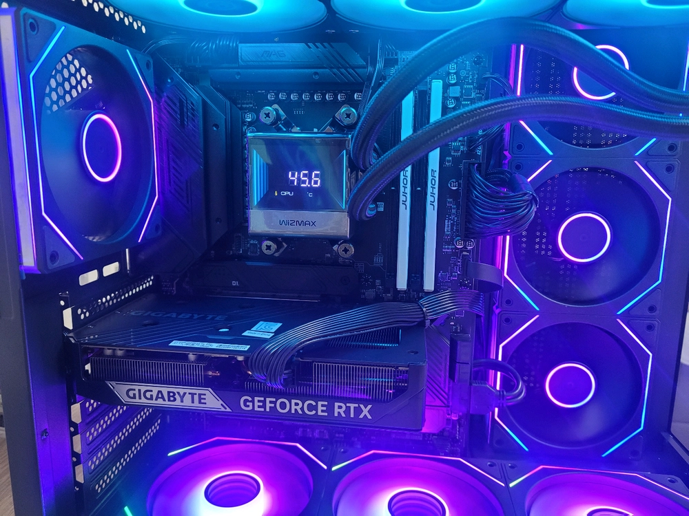 7800X3D 7950X3D 32G 1T RTX 5060 TI 신품동일 본체 이미지