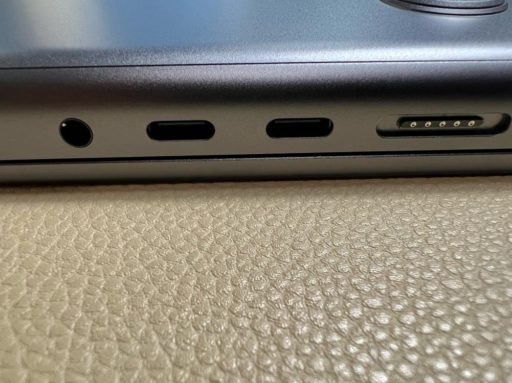 맥북 프로 M4 MAX 16인치 128GB 1TB 스페이스 그레이 이미지