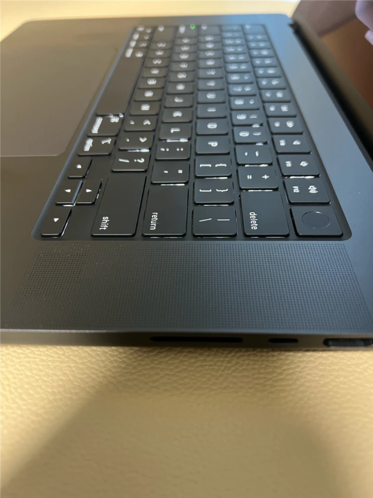 맥북 프로 M4 MAX 16인치 128GB 1TB 스페이스 그레이 이미지
