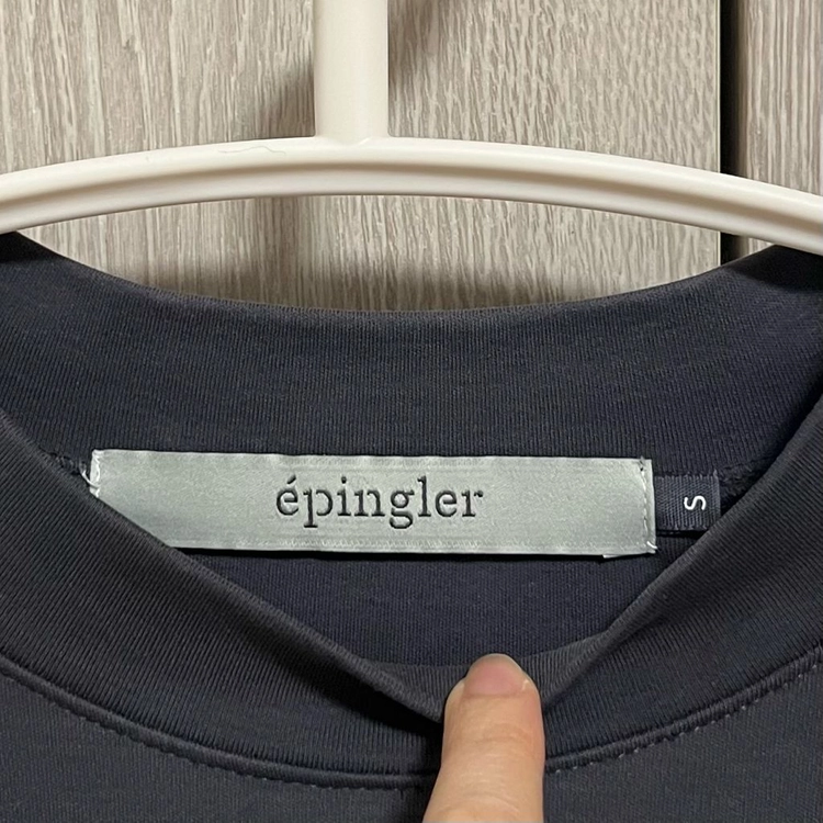[S] 에핑글러 EP 엠보 로고 티셔츠 차콜 이미지