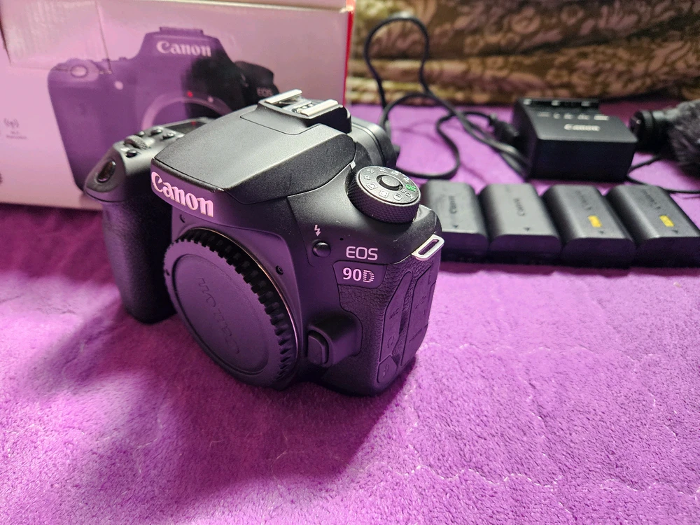캐논 EOS 90D + 탐론 17-50 + DM-E100 이미지