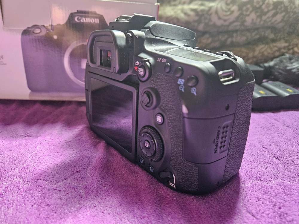 캐논 EOS 90D + 탐론 17-50 + DM-E100 이미지