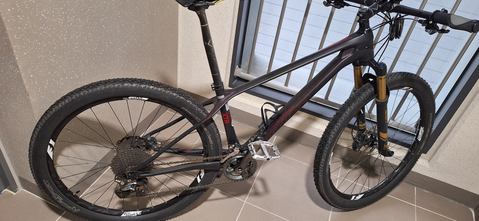 풀카본 MTB 자전거 이미지