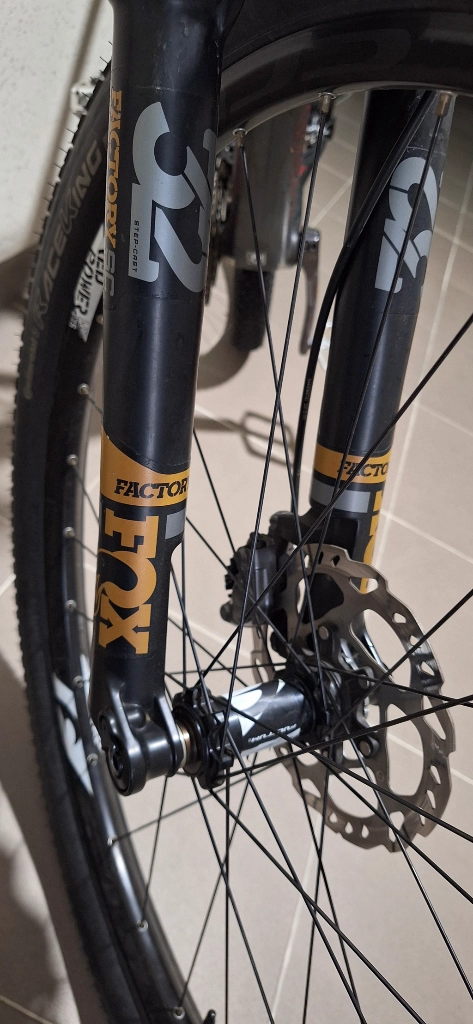 풀카본 MTB 자전거 이미지