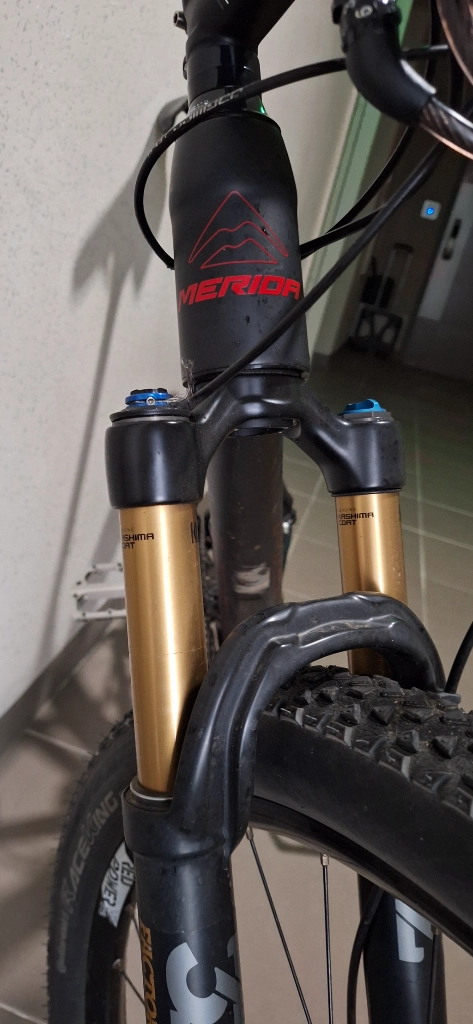풀카본 MTB 자전거 이미지