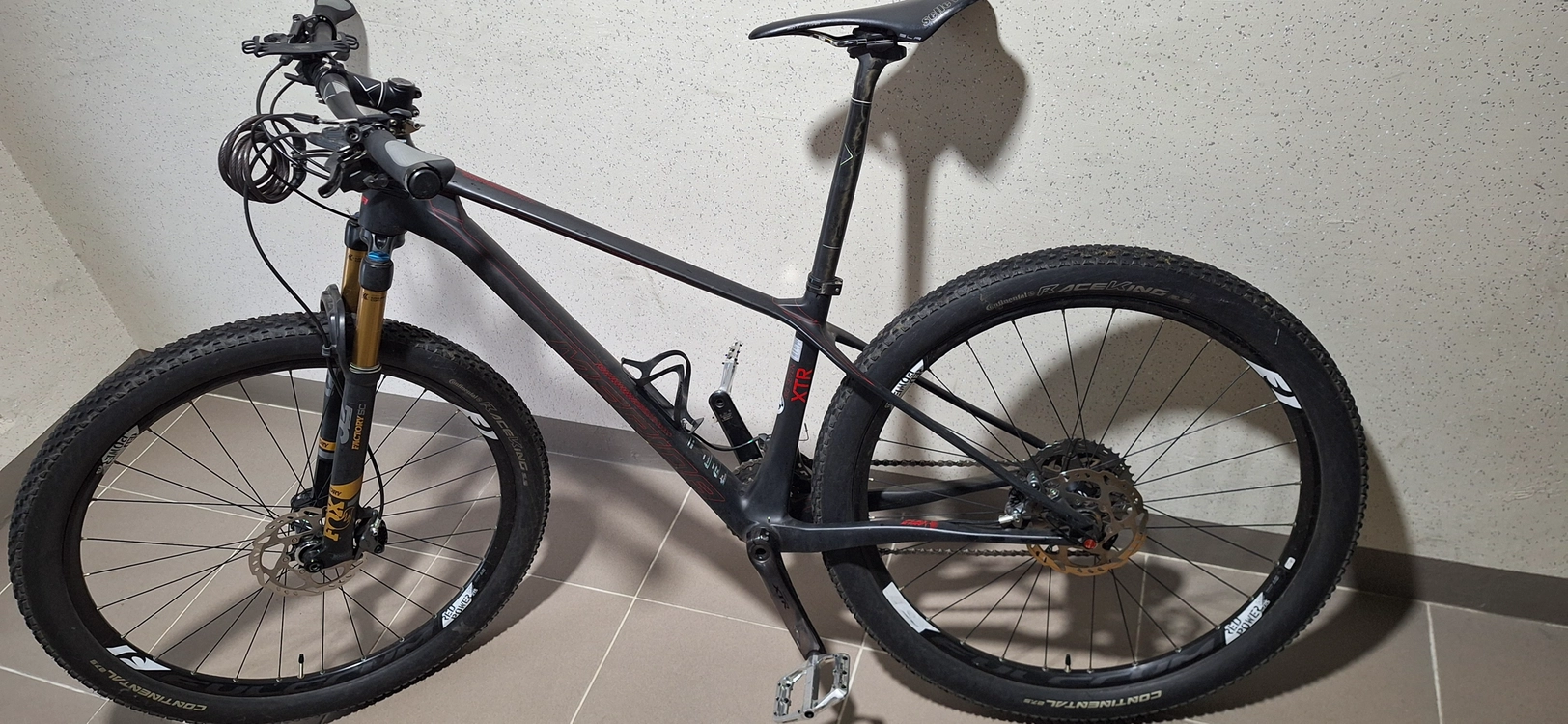 풀카본 MTB 자전거 이미지