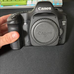 캐논 EOS 5D 바디 + 정품 충전기 팝니다 이미지