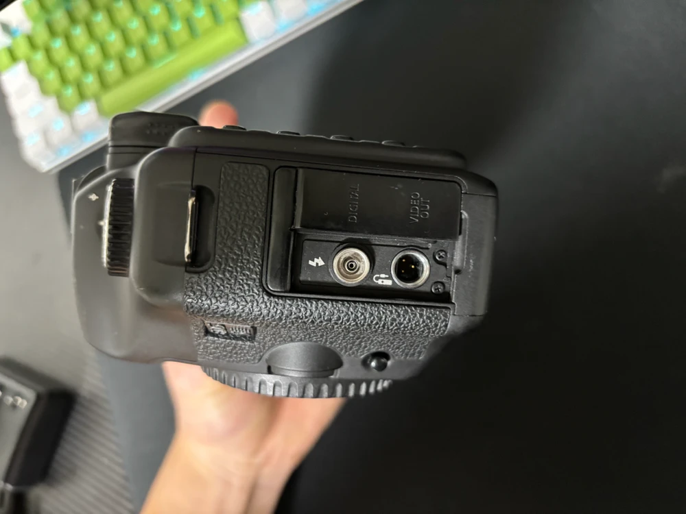 캐논 EOS 5D 바디 + 정품 충전기 팝니다 이미지