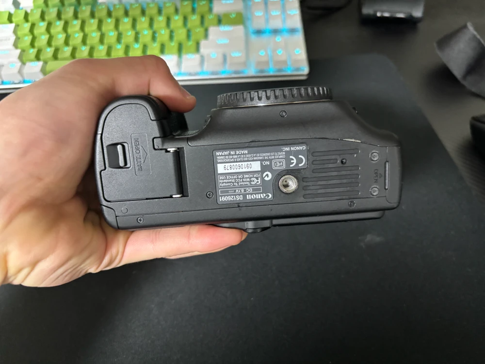캐논 EOS 5D 바디 + 정품 충전기 팝니다 이미지