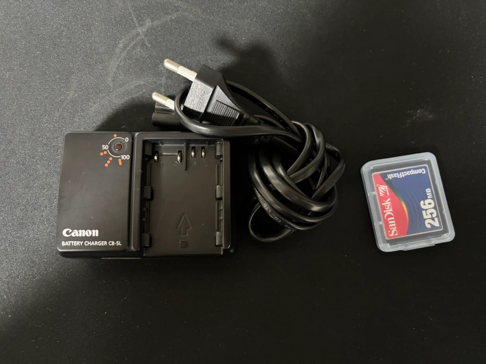 캐논 EOS 5D 바디 + 정품 충전기 팝니다 이미지