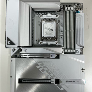 기가바이트 X870 어로스 스텔스 BTF 메인보드 이미지