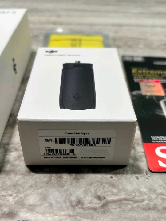 새상품) DJI 오즈모 포켓 3 + 미니삼각대 + 샌디스크 128GB SD카드 이미지