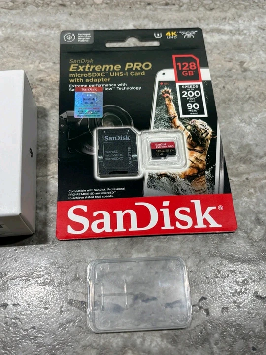 새상품) DJI 오즈모 포켓 3 + 미니삼각대 + 샌디스크 128GB SD카드 이미지