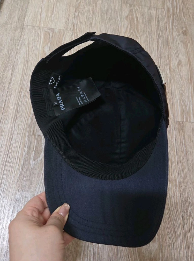 정품 프라다 리나일론 볼캡(네이비M)컨디션좋음 이미지