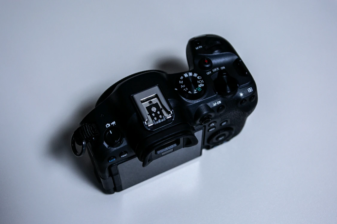 캐논 미러리스 EOS R6 Mark2 이미지