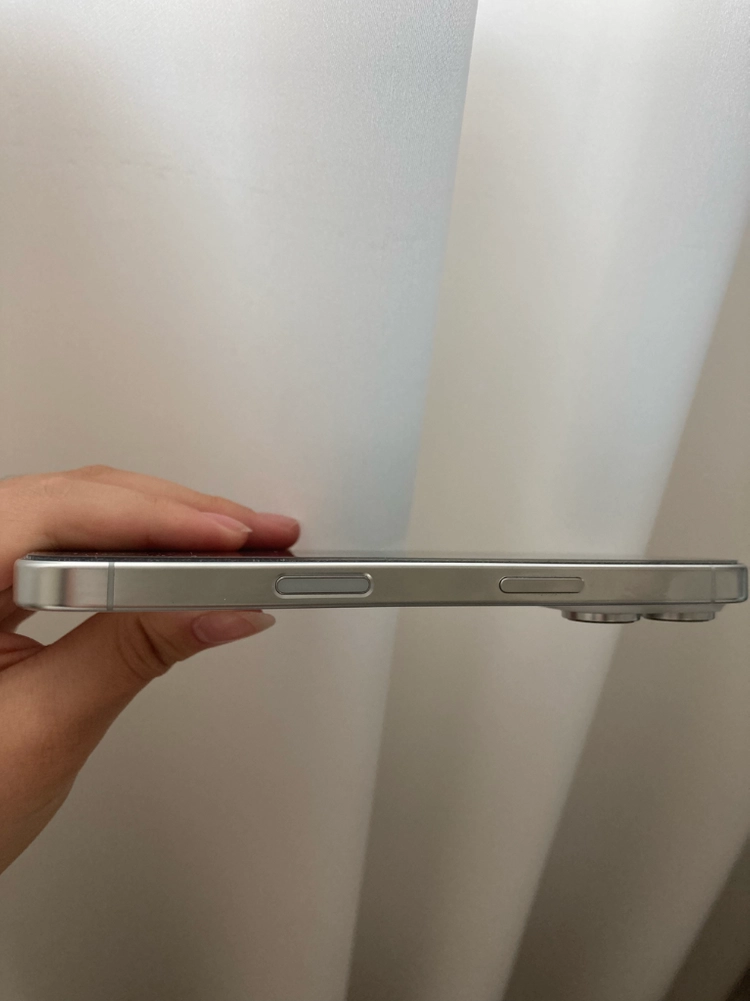 아이폰 16프로 256GB 화이트 티타늄 이미지