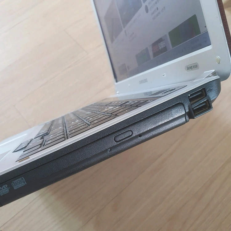 삼성 15.6인치 128SSD 노트북 부품용 작동함 오피스 원도우10 PC 128gb ssd 사무용 19V충전기포함 이미지