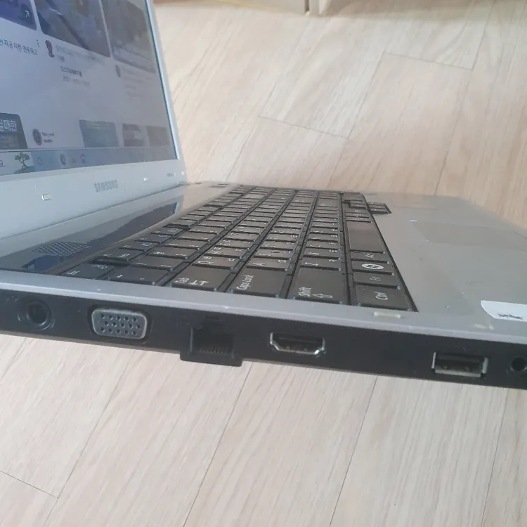 삼성 15.6인치 128SSD 노트북 부품용 작동함 오피스 원도우10 PC 128gb ssd 사무용 19V충전기포함 이미지