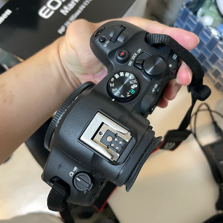 캐논 EOS R6 Mark2 풀박스 + 24-105mm + 배터리 3개 이미지