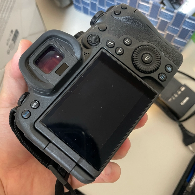 캐논 EOS R6 Mark2 풀박스 + 24-105mm + 배터리 3개 이미지