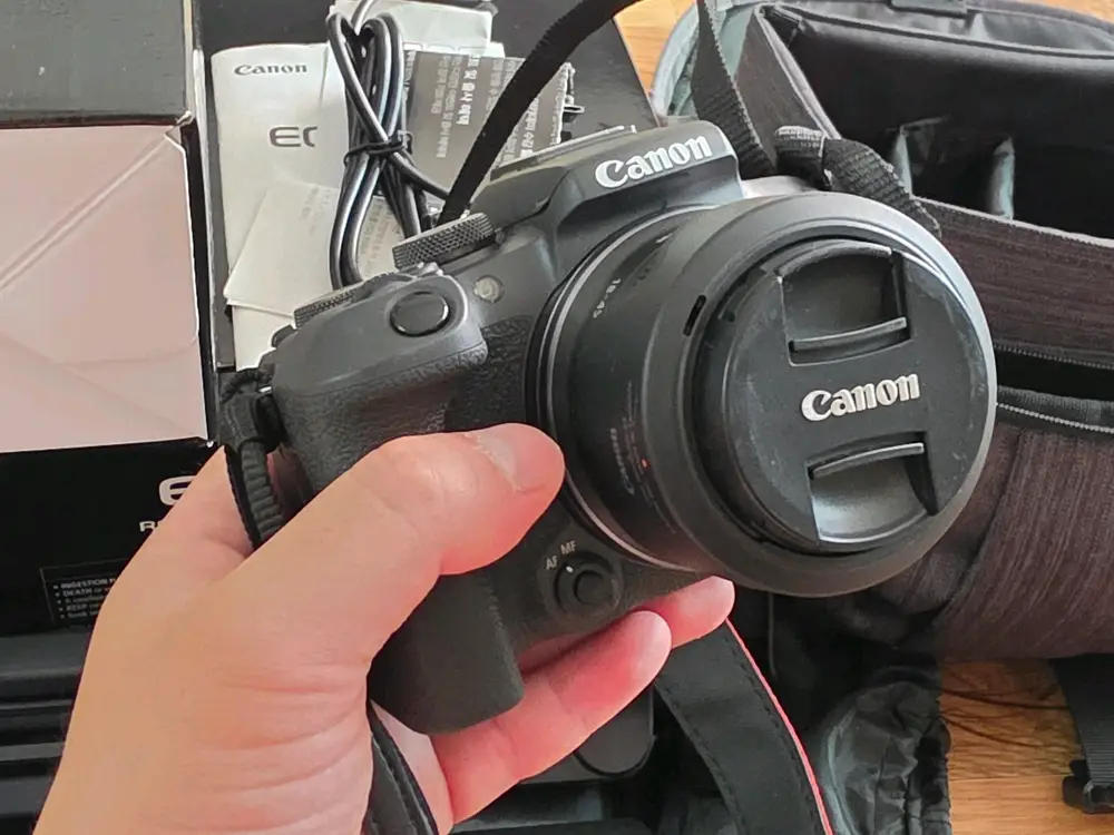 오늘만 이가격 180만원 캐논 EOS R10 가격낮춤 RF-S 18-45mm, RF 100-400mm 팝니다. 부산 이미지
