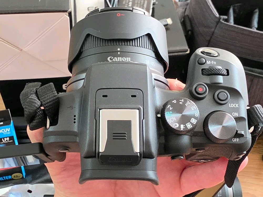 오늘만 이가격 180만원 캐논 EOS R10 가격낮춤 RF-S 18-45mm, RF 100-400mm 팝니다. 부산 이미지