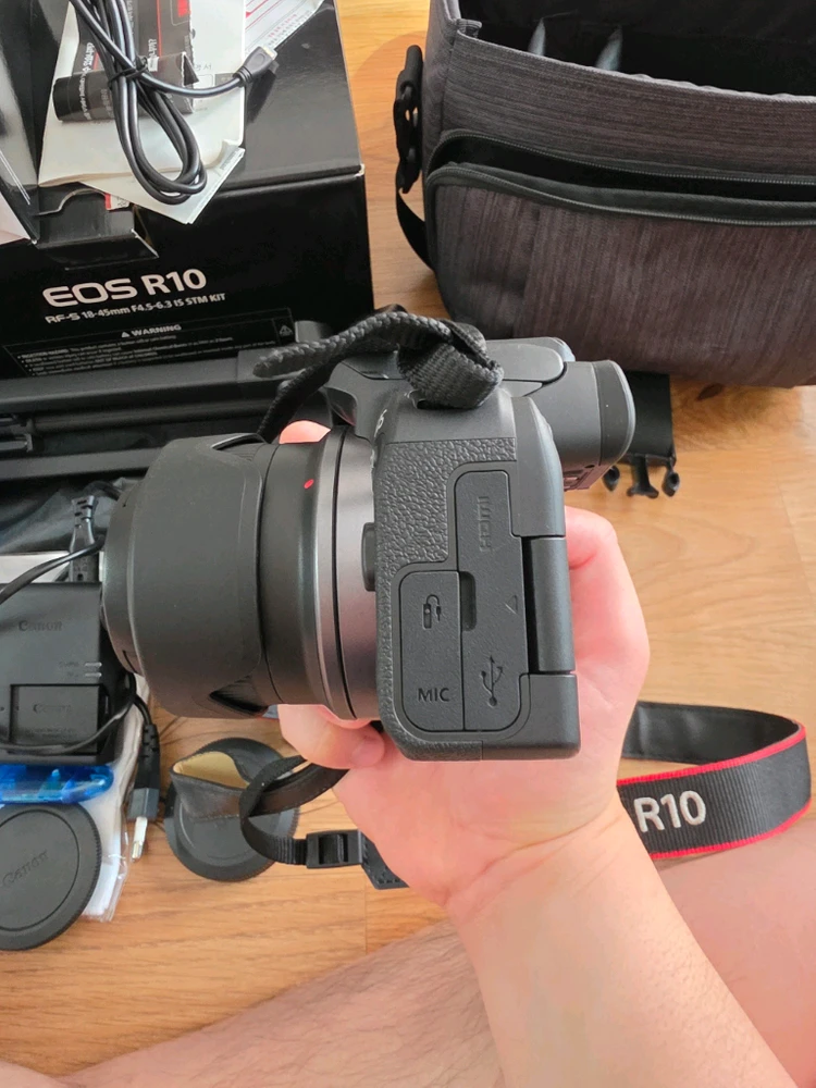 오늘만 이가격 180만원 캐논 EOS R10 가격낮춤 RF-S 18-45mm, RF 100-400mm 팝니다. 부산 이미지