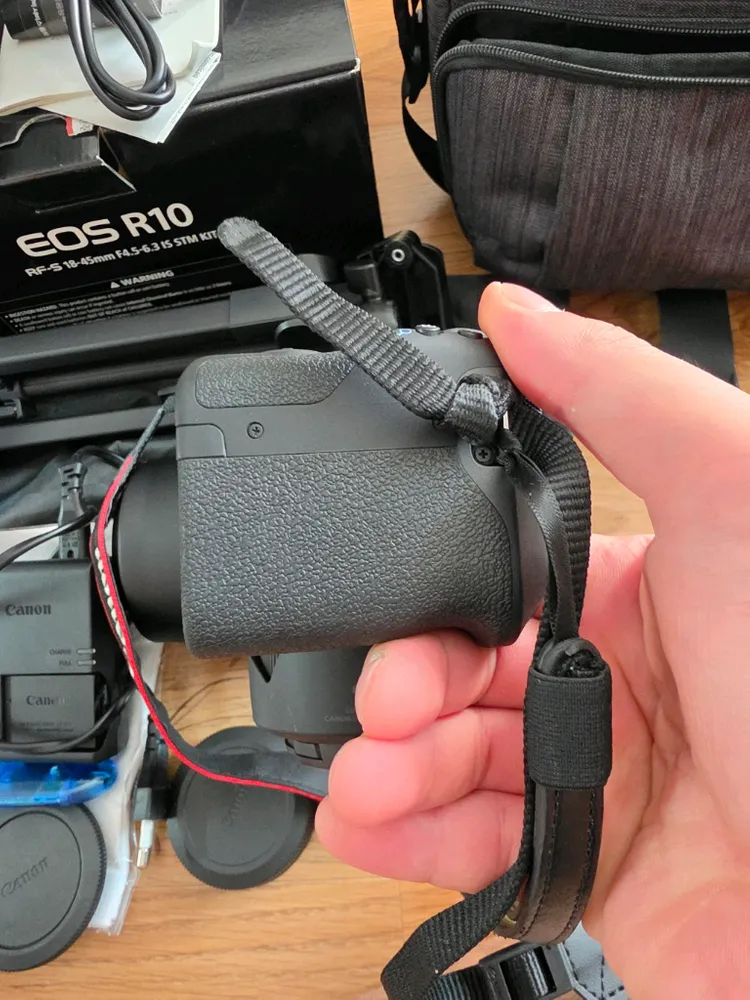 오늘만 이가격 180만원 캐논 EOS R10 가격낮춤 RF-S 18-45mm, RF 100-400mm 팝니다. 부산 이미지