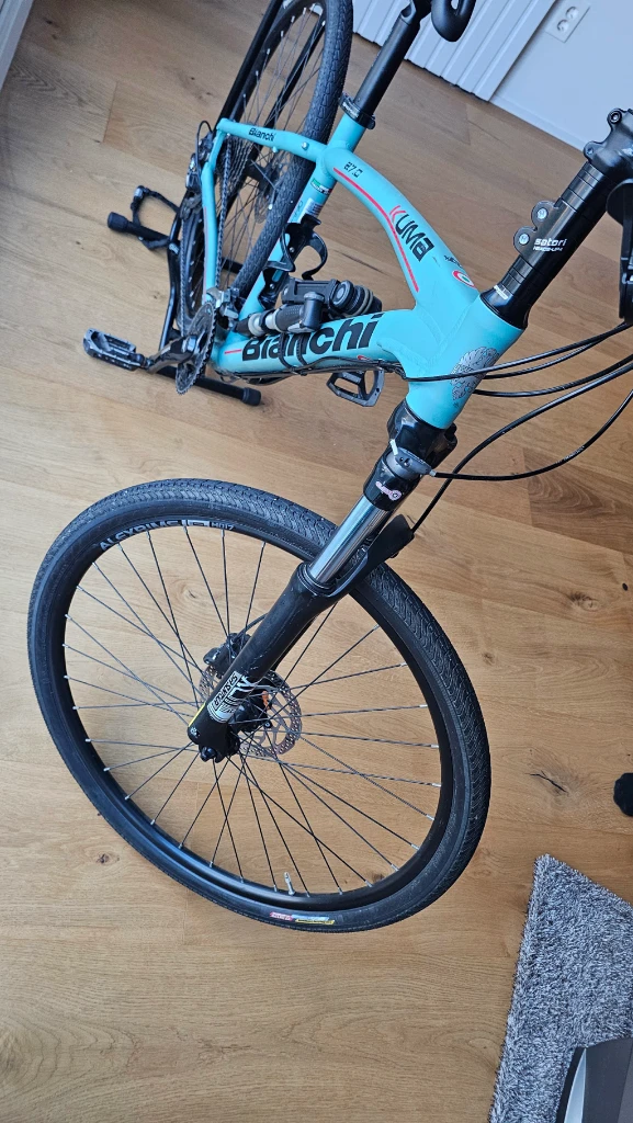 비앙키 KUMA MTB 민트색 자전거 이미지