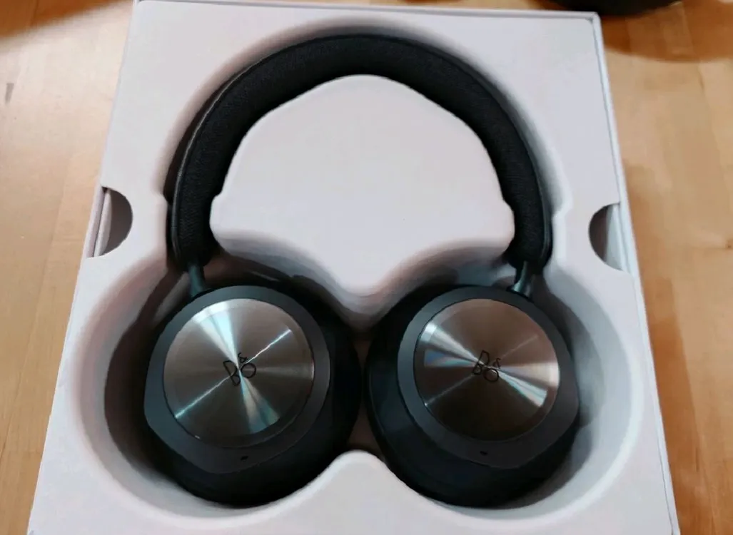 B&O Beoplay Portal 이미지