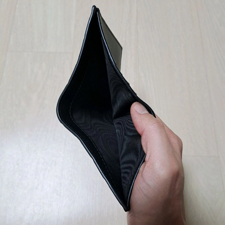 [정품/새상품급] 프라다 브러쉬드 레더 지갑 블랙, 프라다지갑,프라다카드지갑 이미지