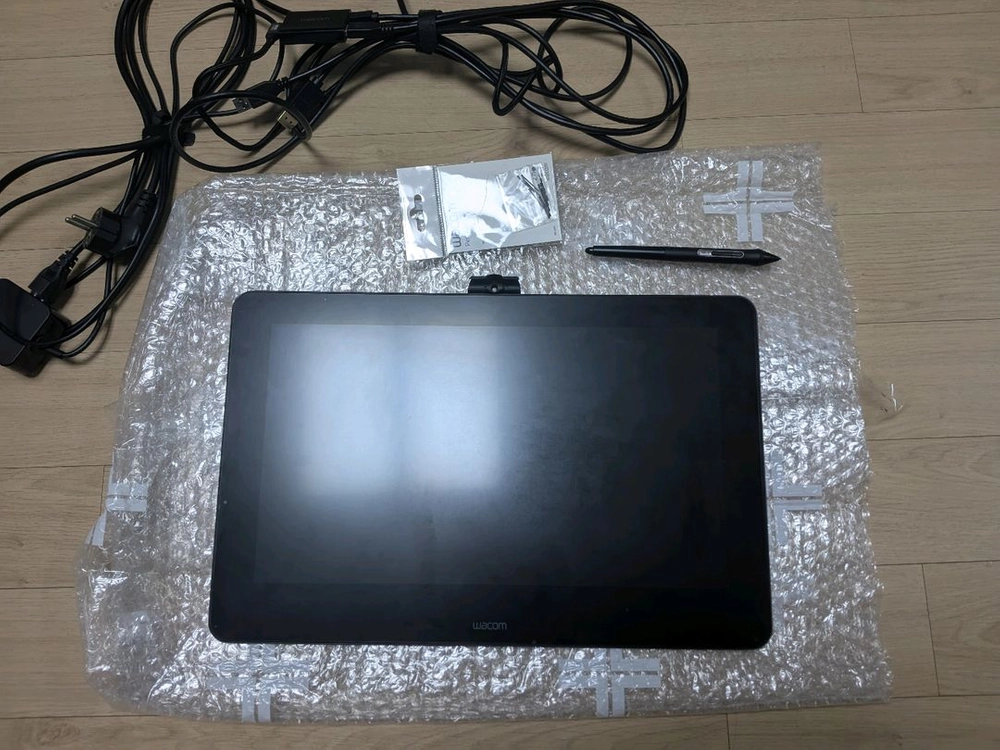 와콤 신티크 프로 액정 타블렛 dth 1620 이미지