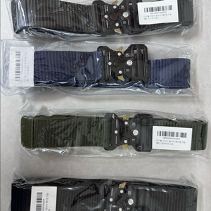 튼튼한 코브라 버클과 나일론 소재로 제작된 벨트예요블랙, 카키, 네이비, 그레이 네 가지 색상이 준비되어 있어요어떤 이미지