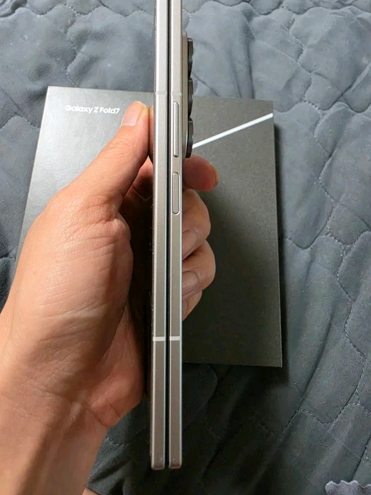 갤럭시 Z 폴드7 실버 256GB 이미지