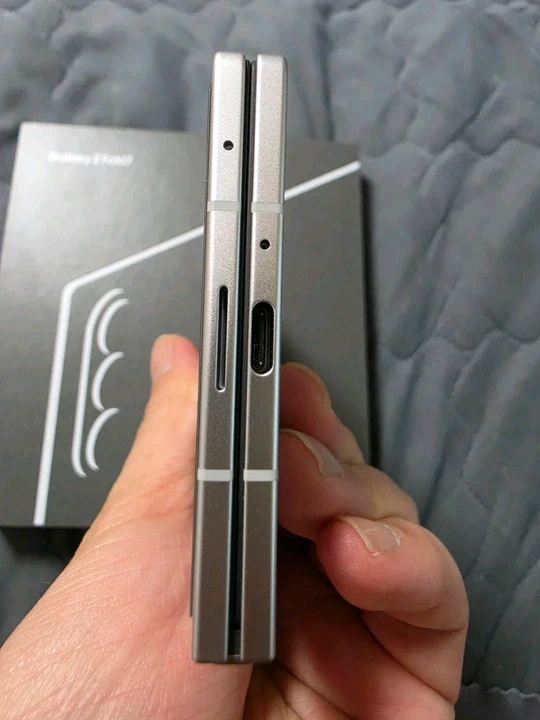 갤럭시 Z 폴드7 실버 256GB 이미지