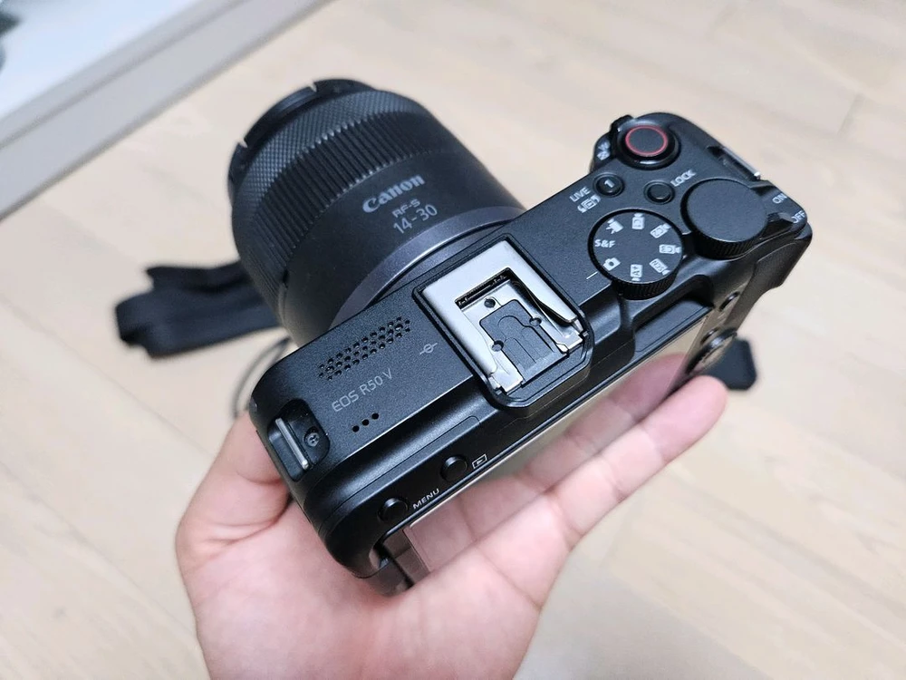 캐논 R50V + RF-s14-30 번들킷 이미지